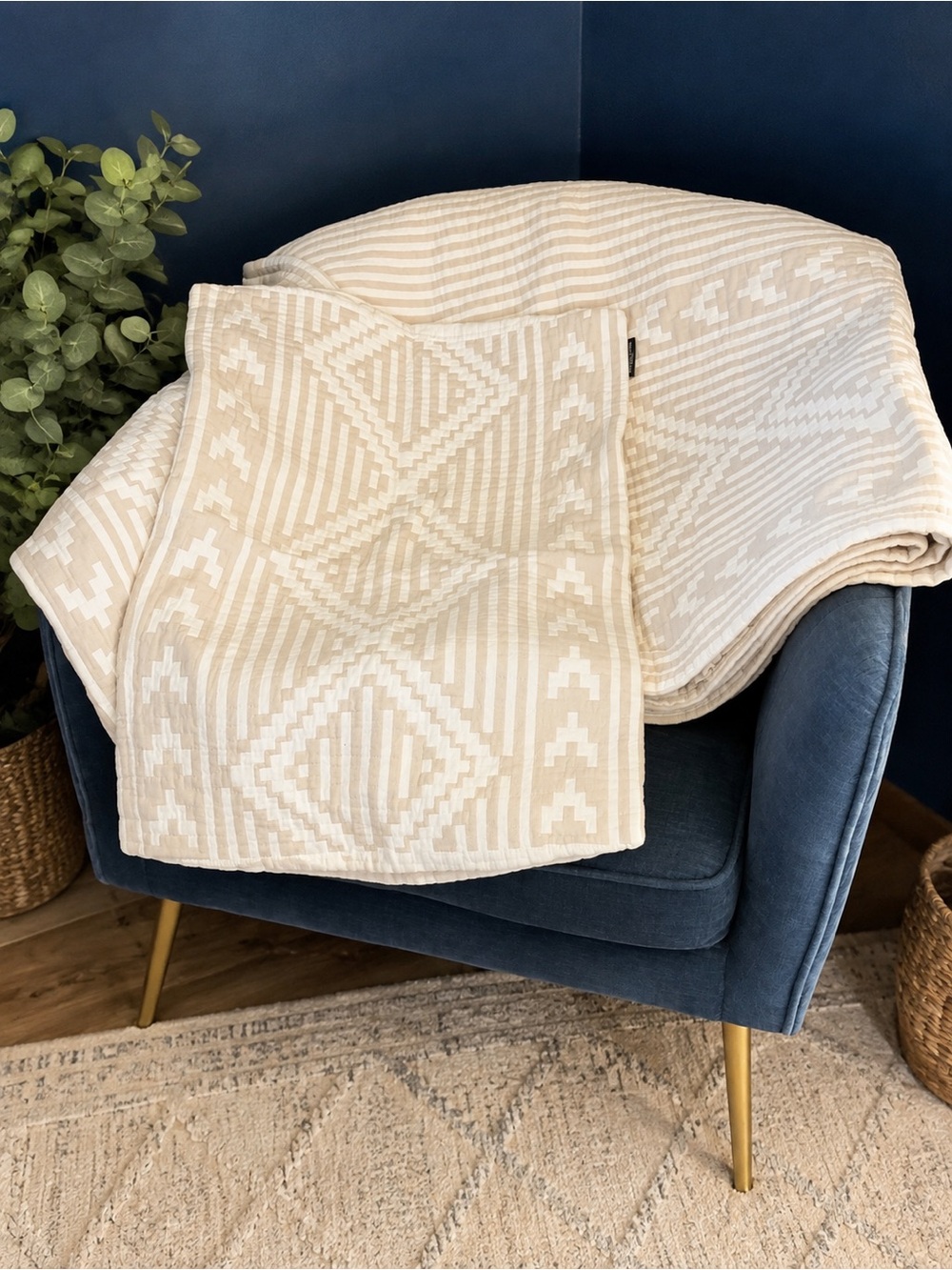 King size Pendleton Beige and White Geometric Cotton Throw and 2 shams